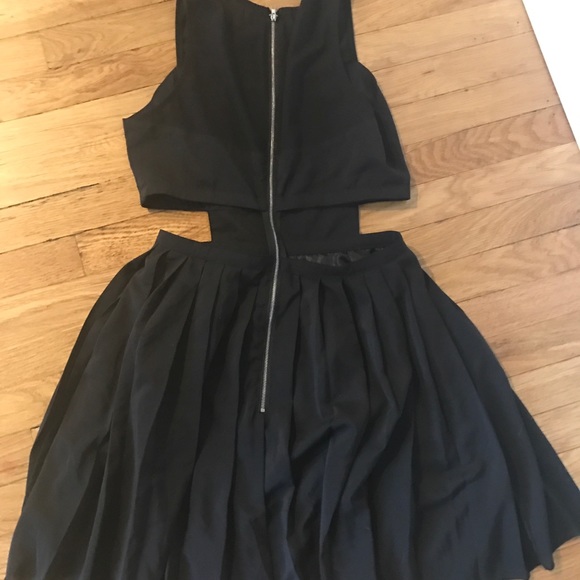 Black dress - Picture 3 of 3